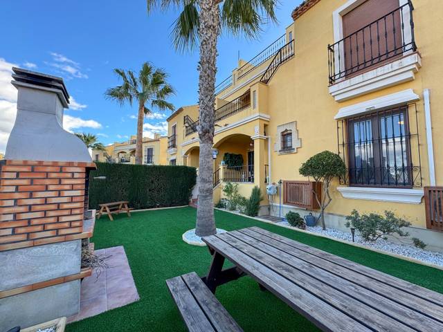 Casa adosada en Alquiler en Algorfa