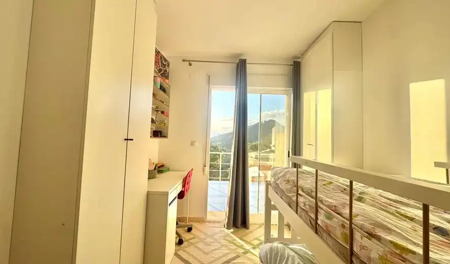 Habitación de Casa o chalet en venta en Almiserà con Aire acondicionado, Calefacción y Jardín privado