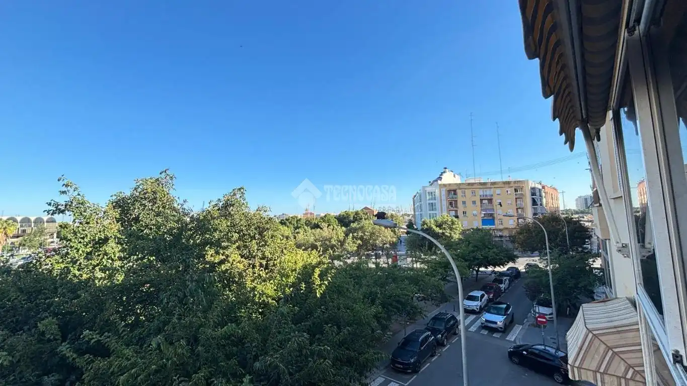 Vista exterior de Piso en venta en Valencia