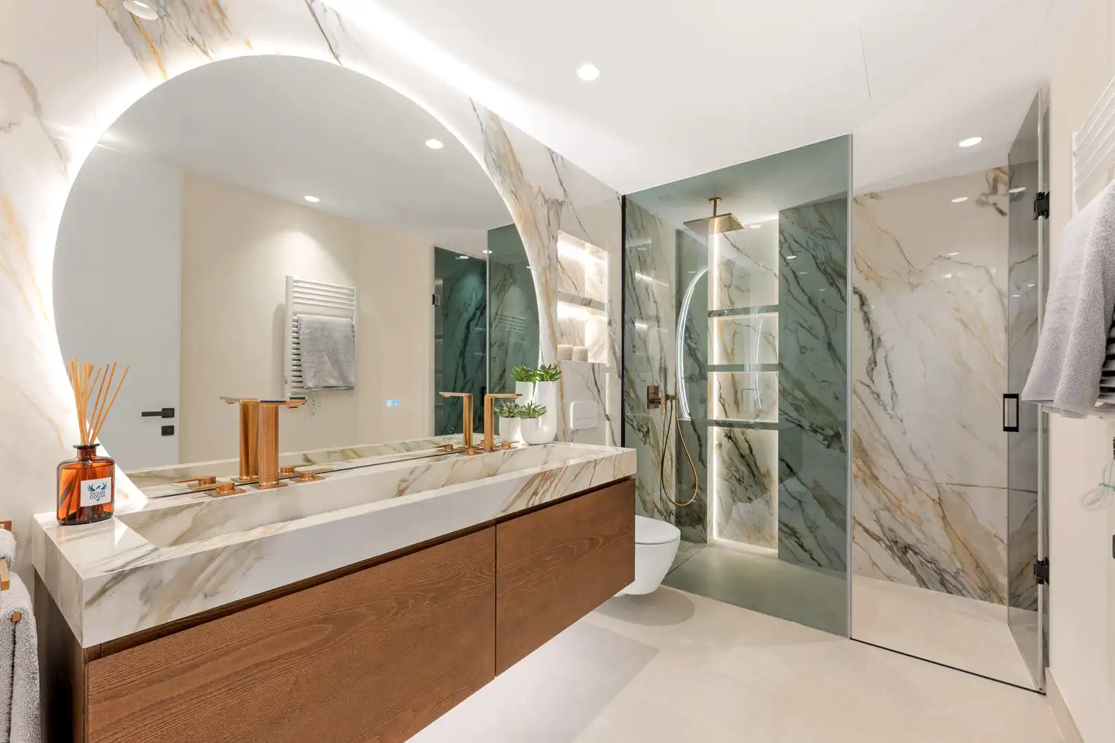 Bany de Apartament en venda en Marbella amb Aire condicionat, Terrassa i Piscina