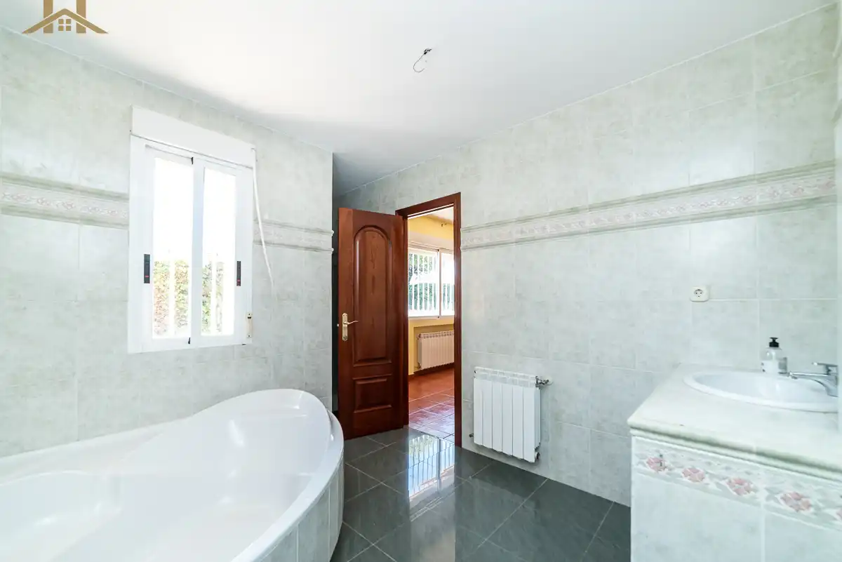 Badezimmer von Haus oder Chalet zum Verkauf in Griñón mit Heizung, Privatgarten und Whirlpool