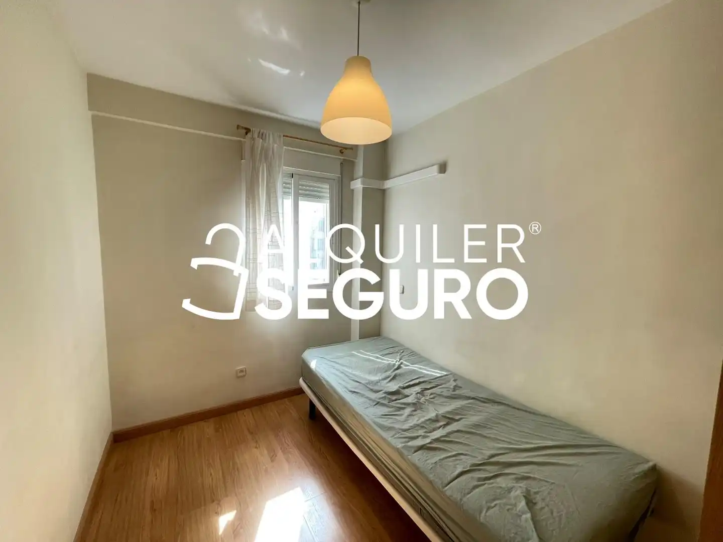 Habitación de Piso de alquiler en Madrid con Aire acondicionado, Calefacción y Amueblado
