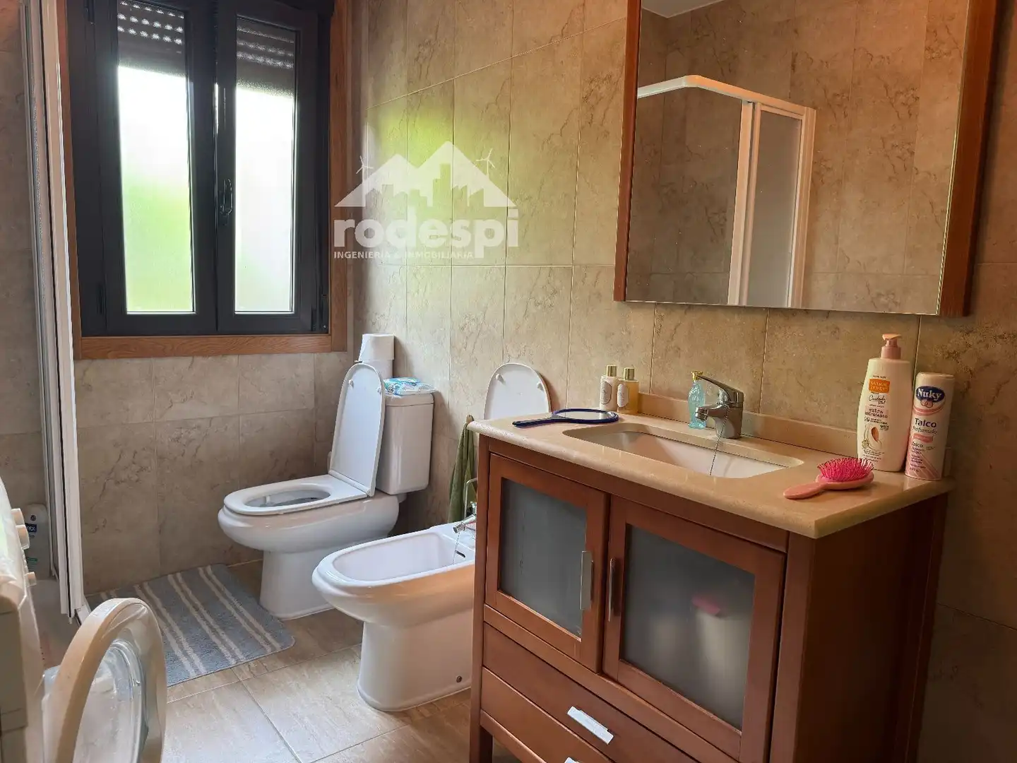 Bany de Casa o xalet en venda en Covelo amb Calefacció, Traster i Moblat