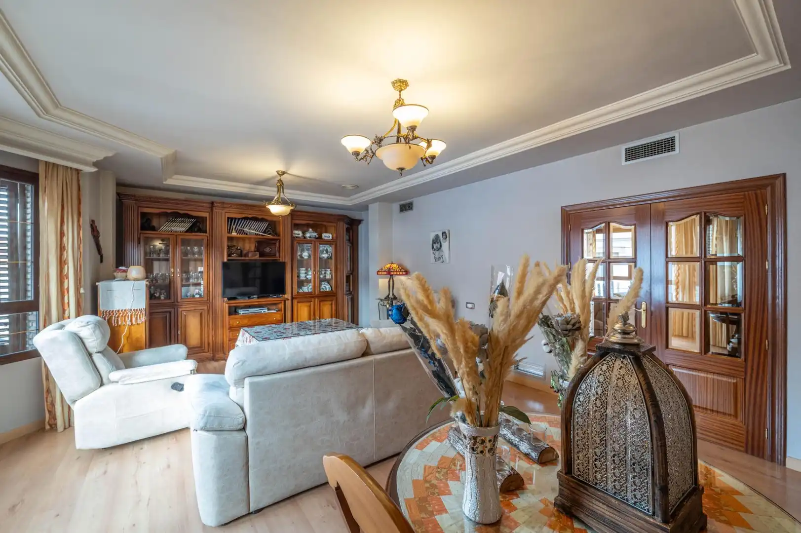 Sala d'estar de Casa o xalet en venda en Las Gabias amb Aire condicionat, Terrassa i Moblat
