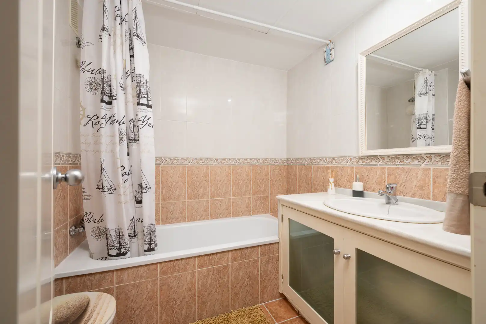 Badezimmer von Dachboden zum Verkauf in Estepona mit Klimaanlage, Heizung und Terrasse