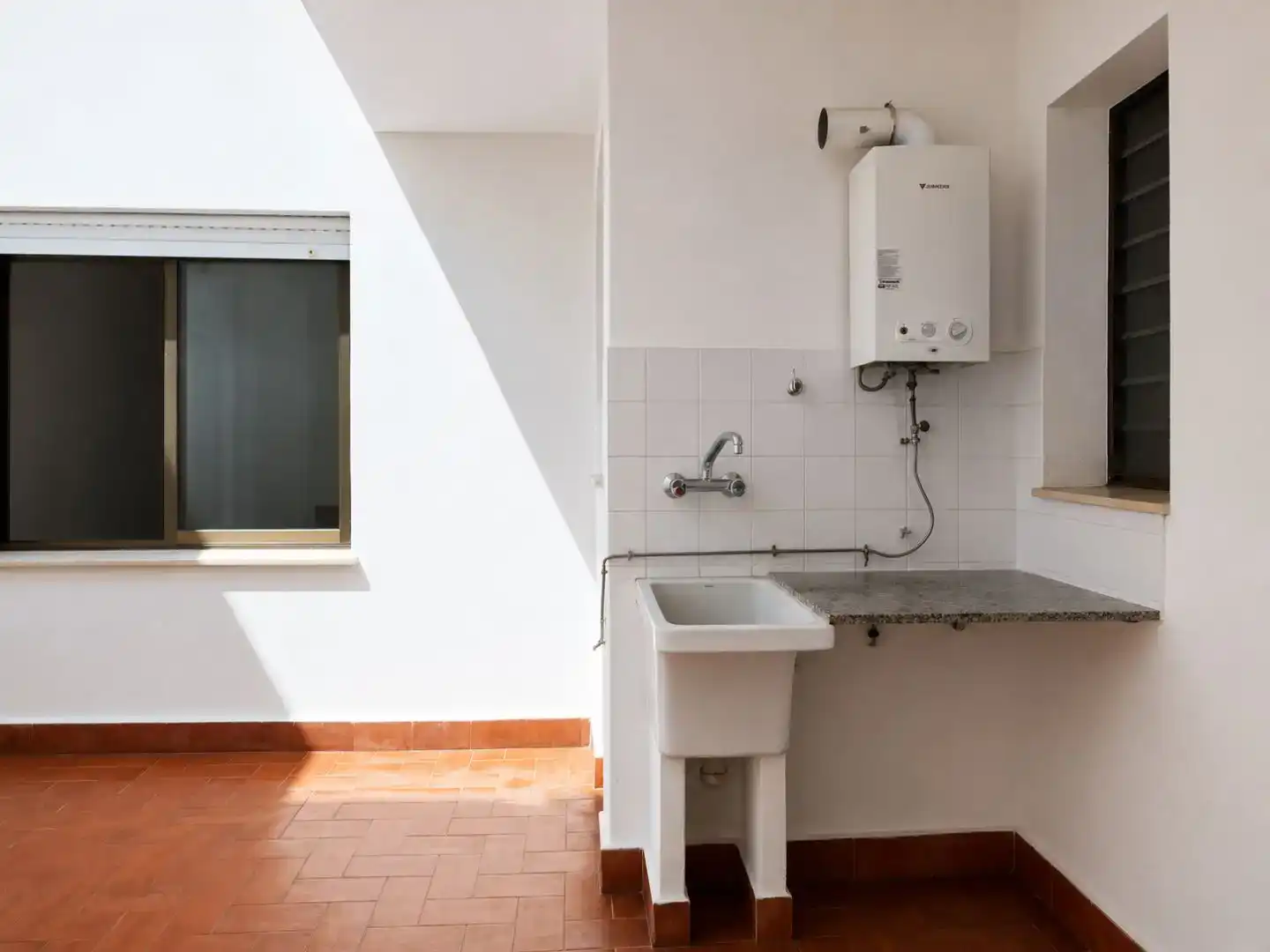 Badezimmer von Wohnung zum Verkauf in L'Eliana mit Balkon