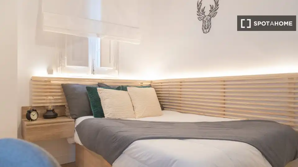 Bedroom of Flat for rent in Madrid  with Air Conditioner, Heating and Furnished