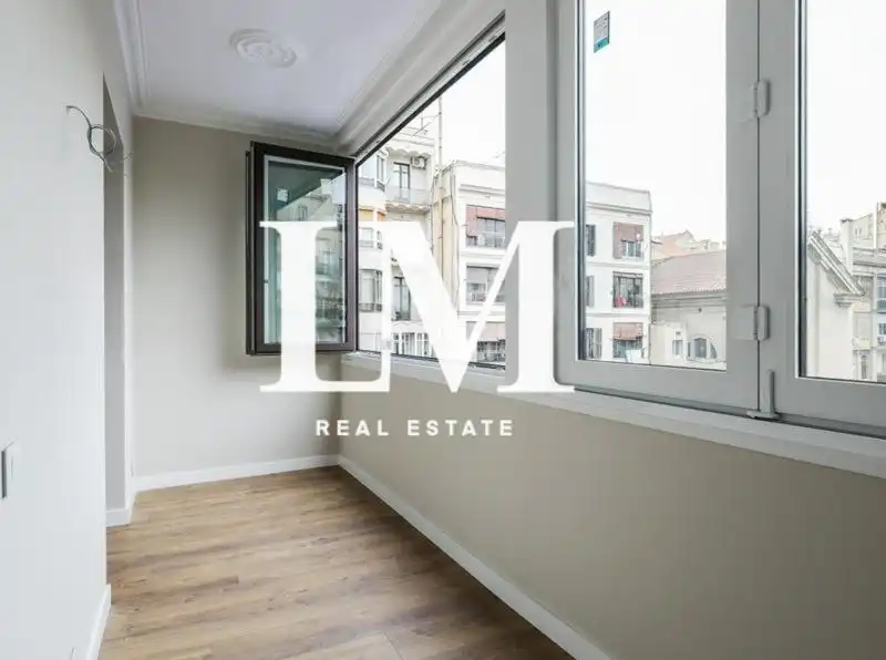 Vista exterior de Apartament en venda en Barcelona amb Aire condicionat, Terrassa i Balcó