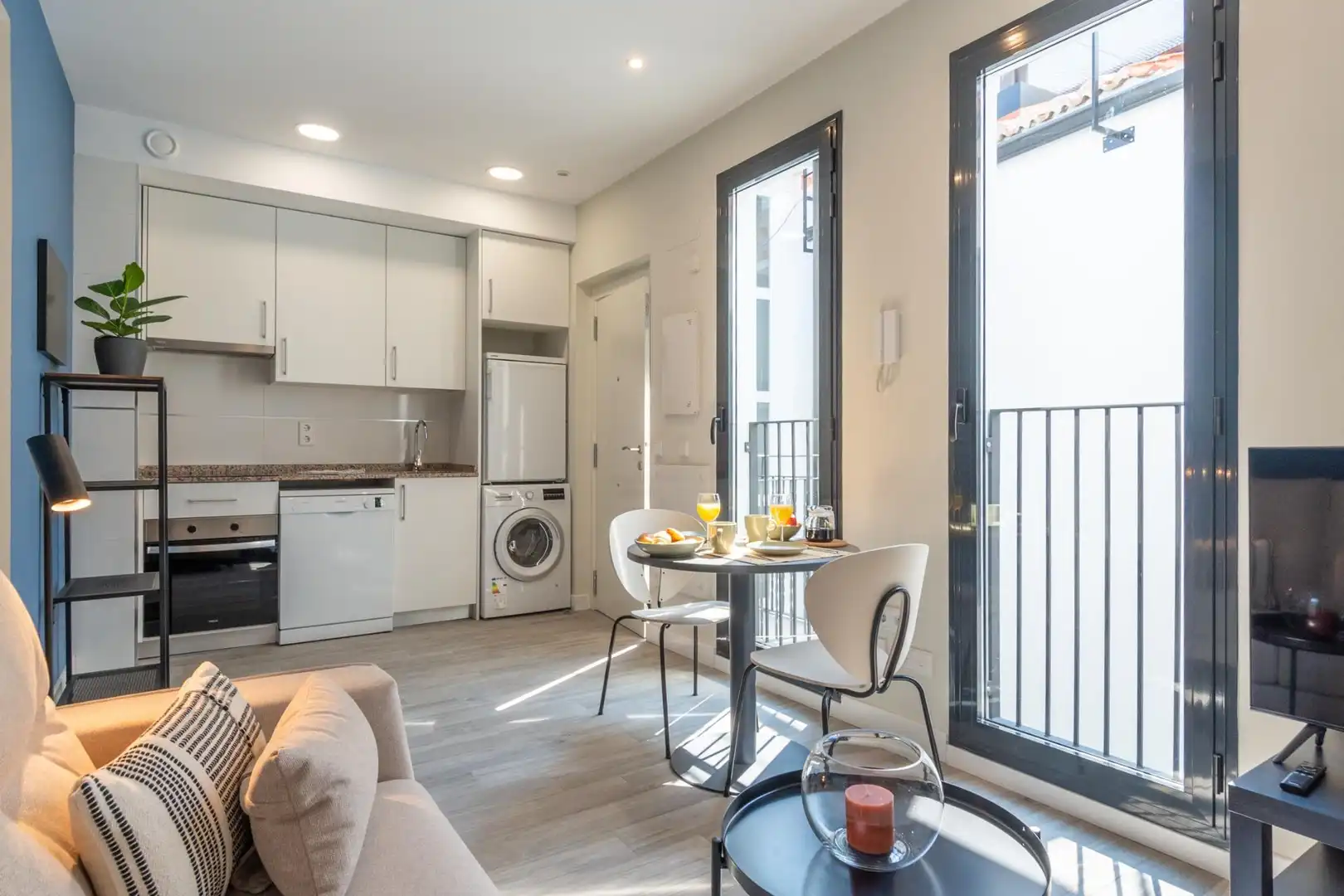 Balcony of Study for rent in Madrid  with Air Conditioner, Heating and Furnished