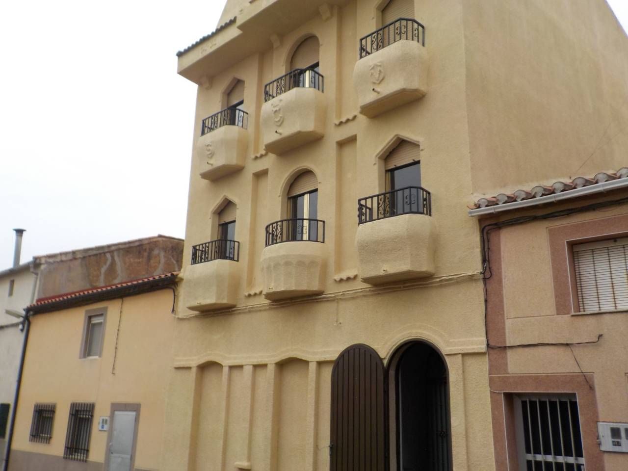 Vista exterior de Casa adosada en venda en El Bodón  amb Terrassa