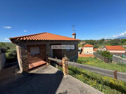 Exterior view of House or chalet for sale in El Casar de Escalona  with Heating and Private garden
