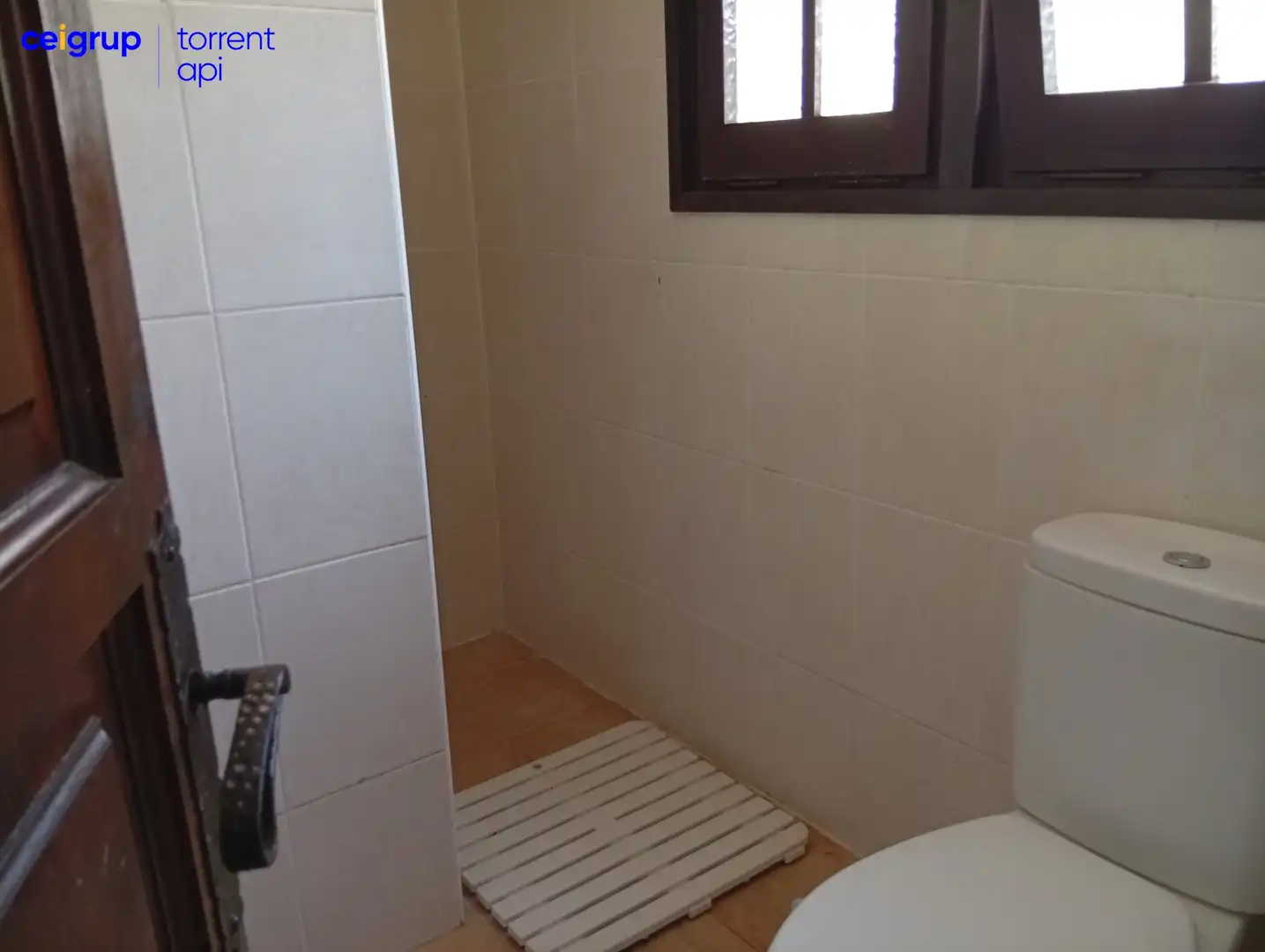 Baño de Casa adosada en venta en L'Estartit con Calefacción, Terraza y Balcón