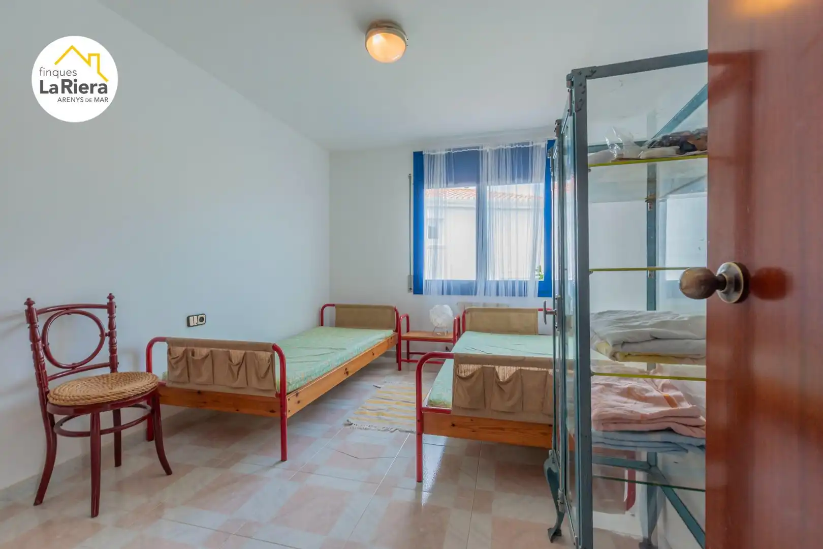 Dormitori de Casa o xalet en venda en Arenys de Munt amb Calefacció, Jardí privat i Piscina