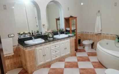 Bany de Casa adosada en venda en Montijo amb Terrassa