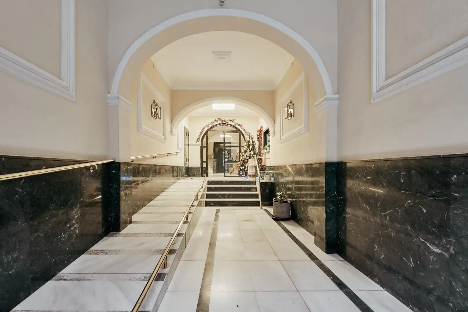 Flat for sale in Madrid  with Air Conditioner, Heating and Furnished