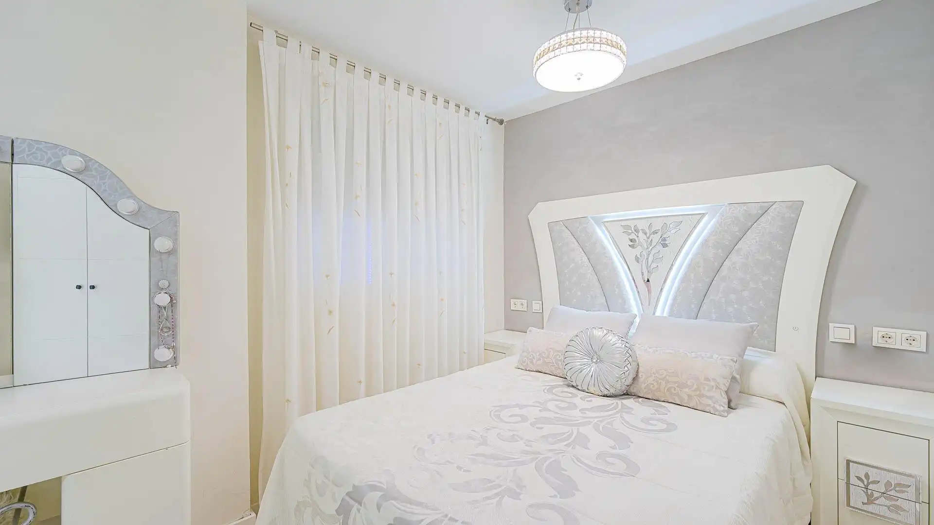Bedroom of Apartments for sale in Torrevieja  with Furnished