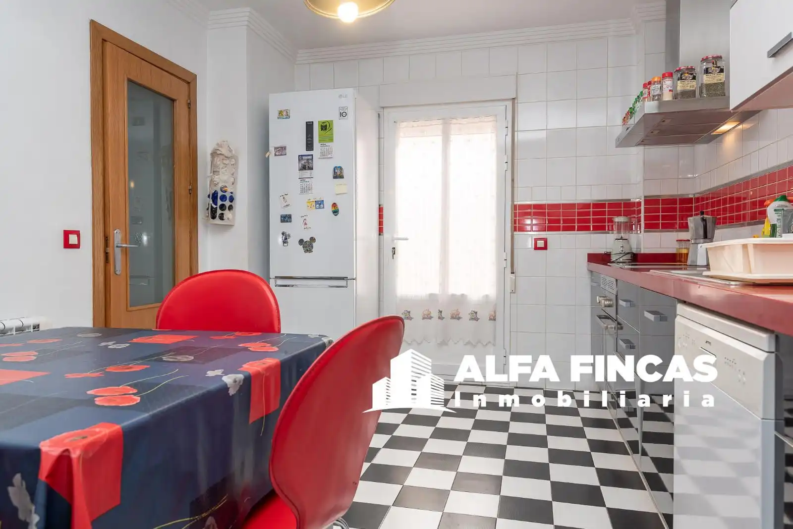 Cuina de Casa adosada en venda en Honrubia amb Calefacció, Jardí privat i Terrassa