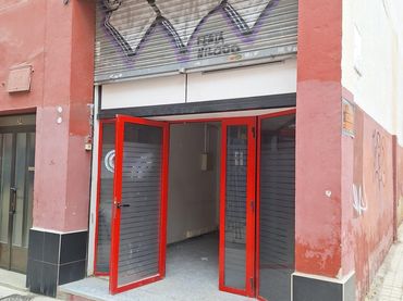 Local comercial de lloguer a Calle LUZ