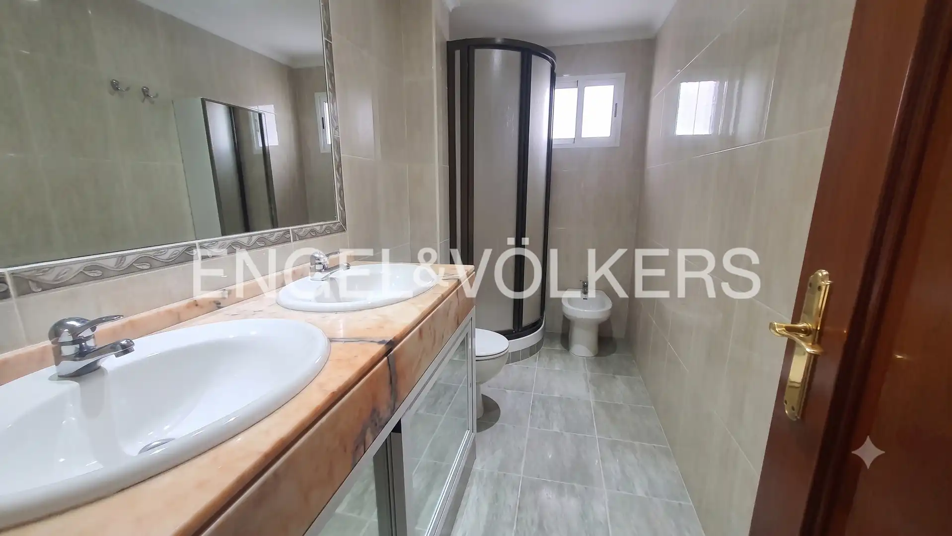 Baño de Ático en venta en Móstoles con Calefacción y Terraza