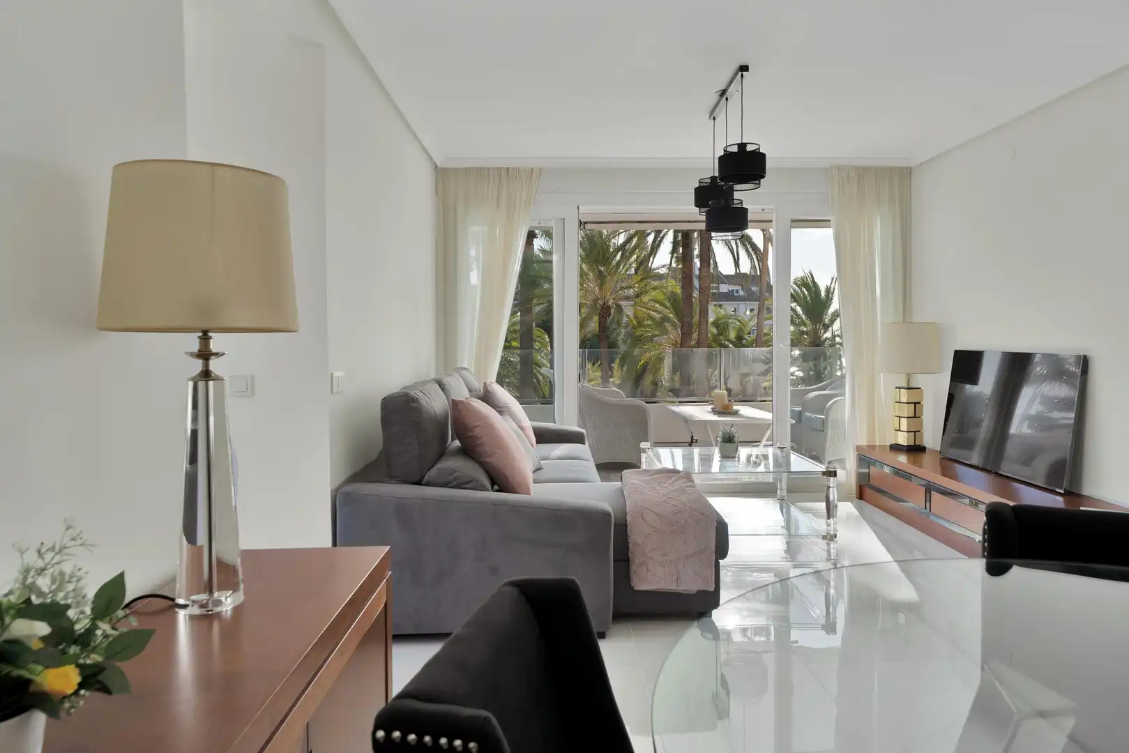 Sala de estar de Apartamento de alquiler en Marbella con Calefacción, Jardín privado y Amueblado