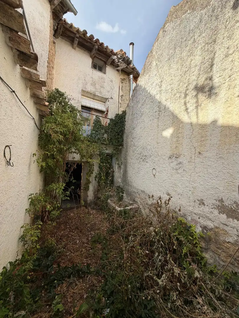 Houses for sale in Tiedra  with Storage room and Furnished