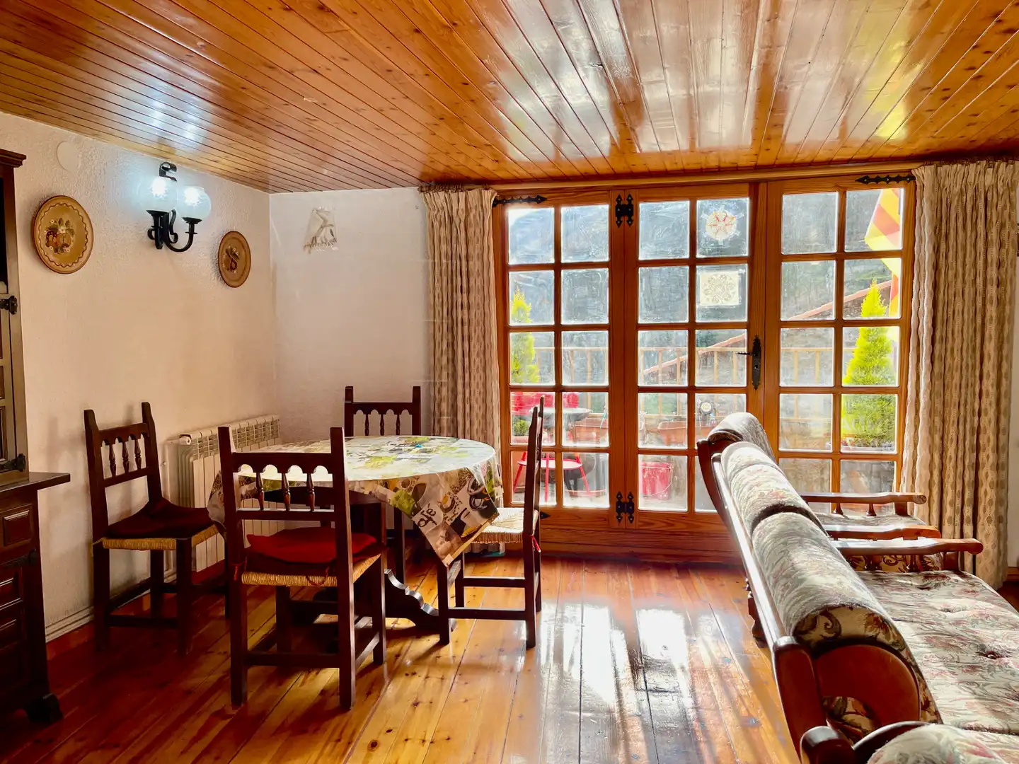 Comedor de Ático en venta en Setcases con Calefacción, Terraza y Amueblado