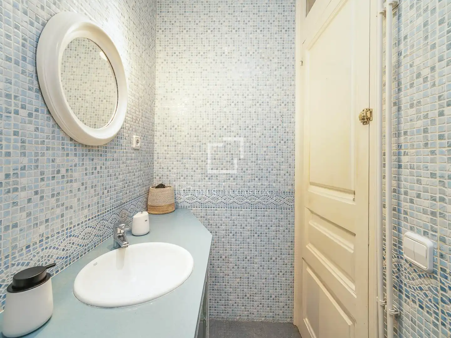Badezimmer von Wohnung zum Verkauf in Barcelona mit Heizung und Balkon