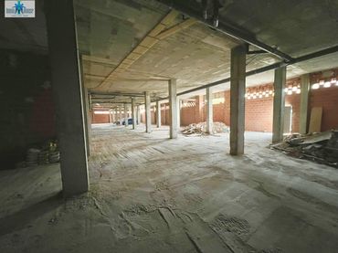 Local comercial en venta en Imaginalia - Llanos del Águila