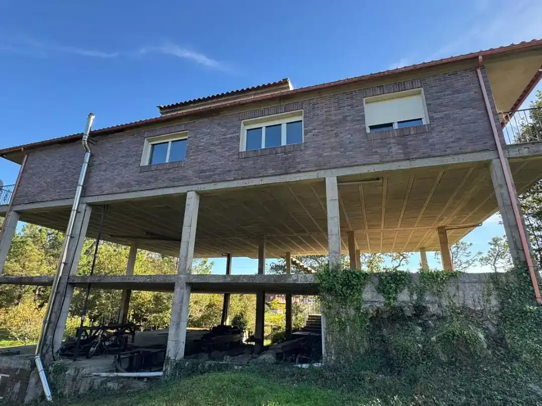 Vista exterior de Casa o xalet en venda en Cangas  amb Aire condicionat i Balcó