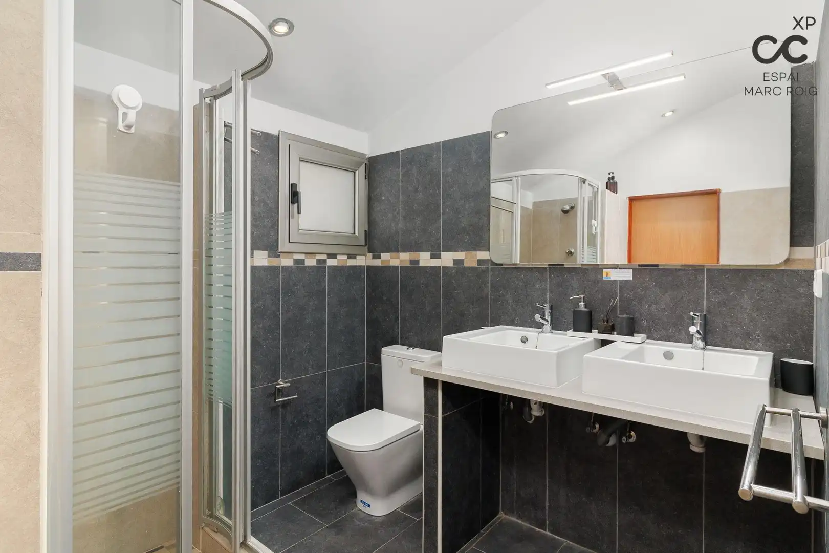 Bathroom of Attic for sale in Portbou  with Air Conditioner, Heating and Terrace