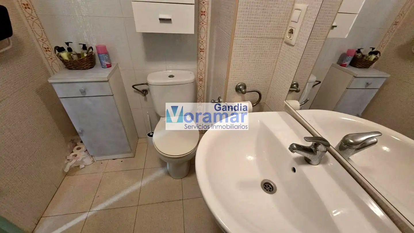 Baño de Apartamento en venta en Gandia con Amueblado y Piscina comunitaria