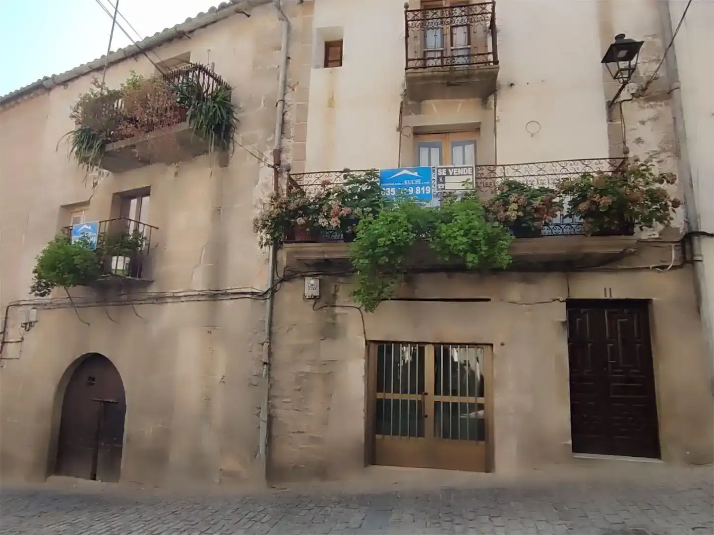 Vista exterior de Casa adosada en venda en Hoyos amb Balcó