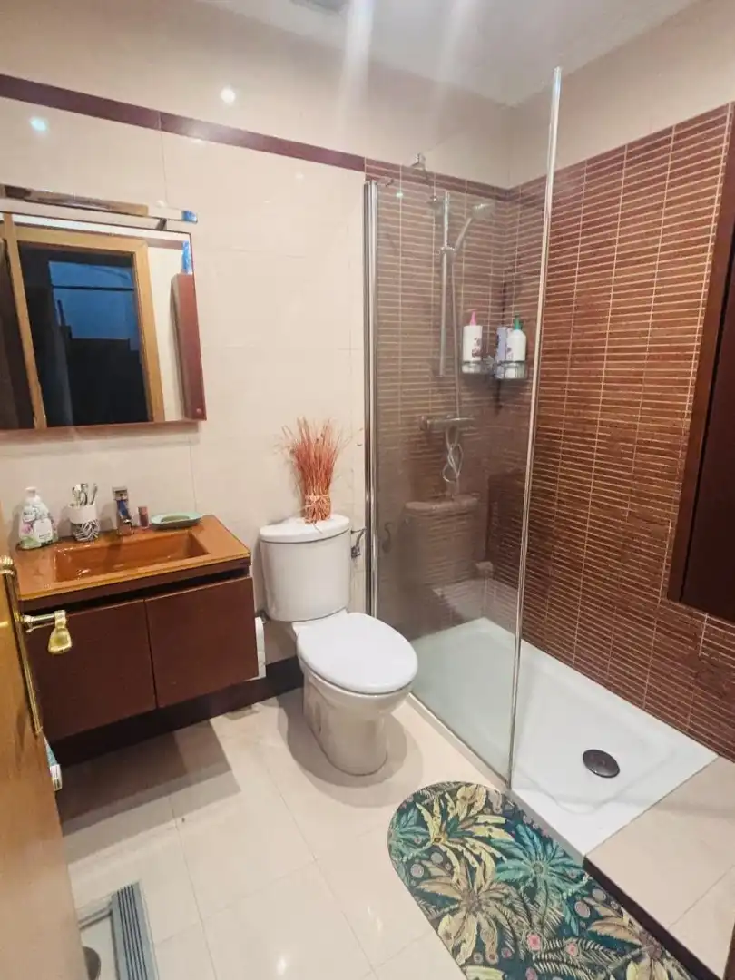 Baño de Casa adosada en venta en Leganés con Calefacción, Jardín privado y Terraza