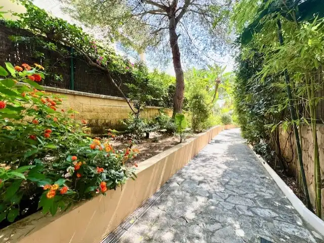 Jardí de Pis en venda en Marbella amb Aire condicionat, Calefacció i Moblat