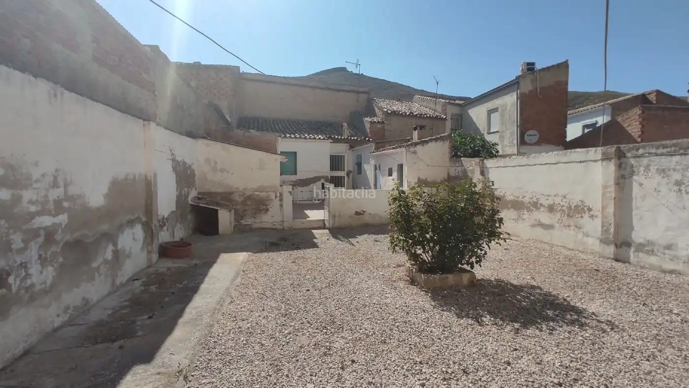 Casa con jardín en venta en Calle Conde Salvatierra 22, imagen 2