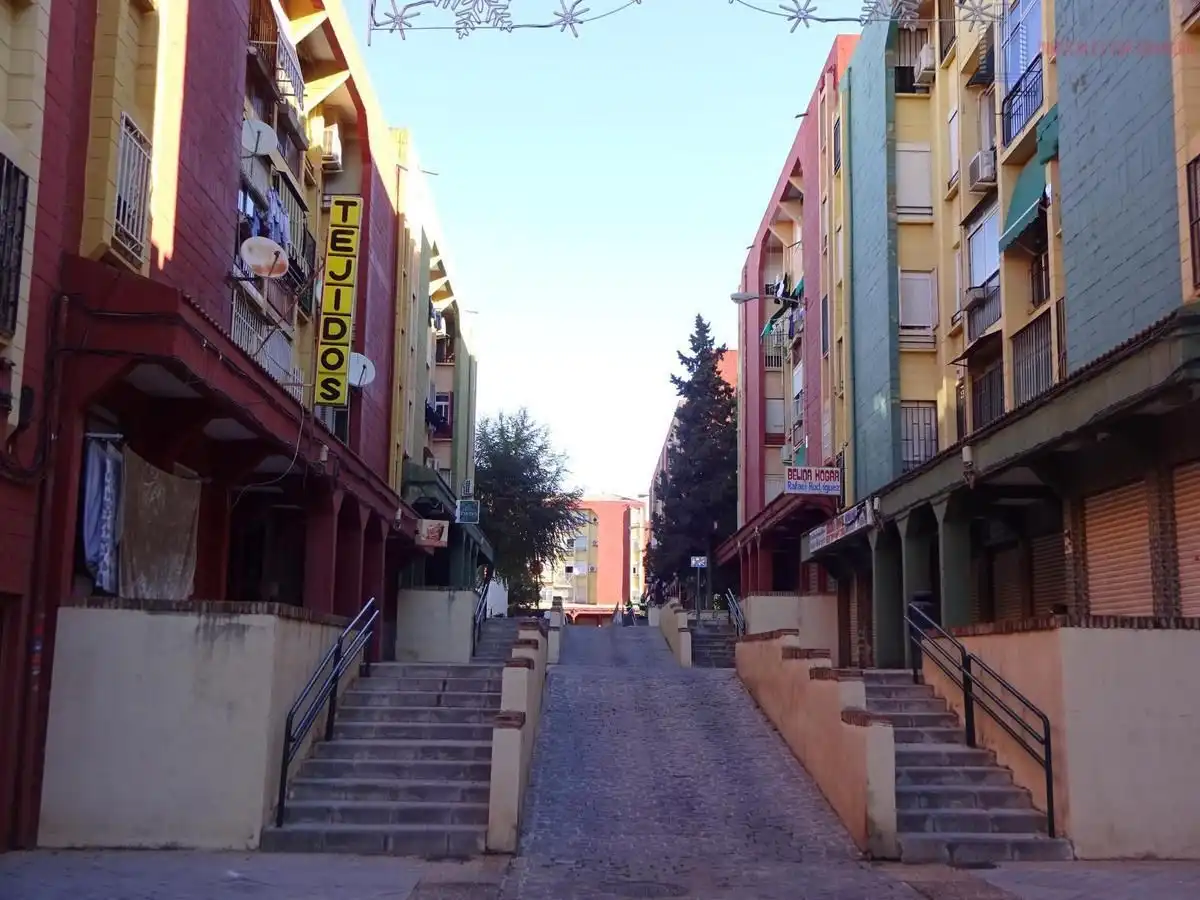 Vista exterior de Local en venta en Granada