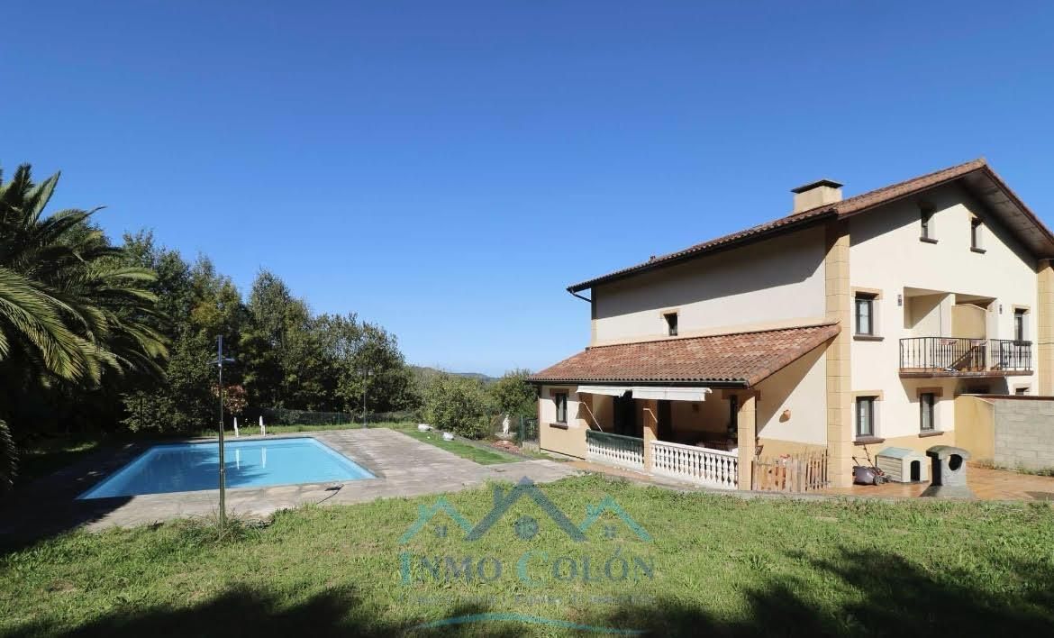 Jardí de Casa o xalet en venda en Irun  amb Calefacció, Terrassa i Piscina