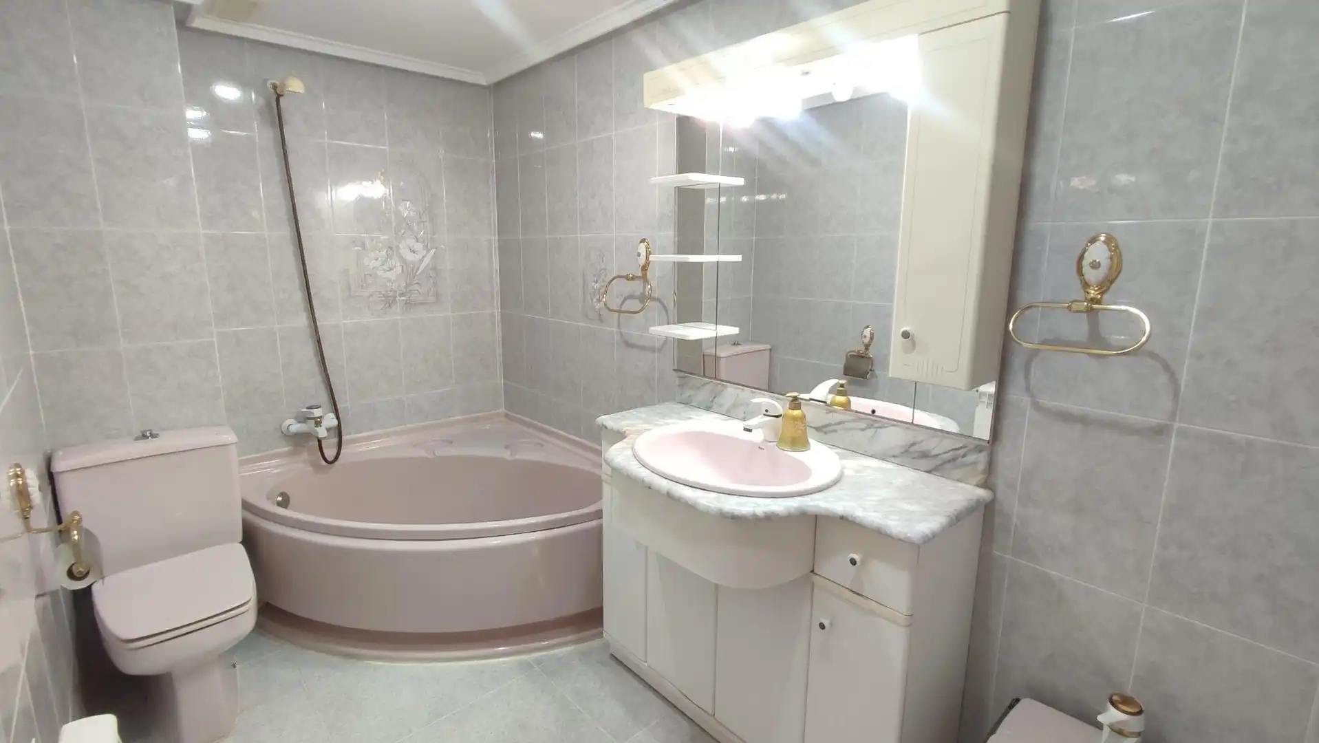 Baño de Piso de alquiler en Zaragoza con Aire acondicionado, Calefacción y Terraza