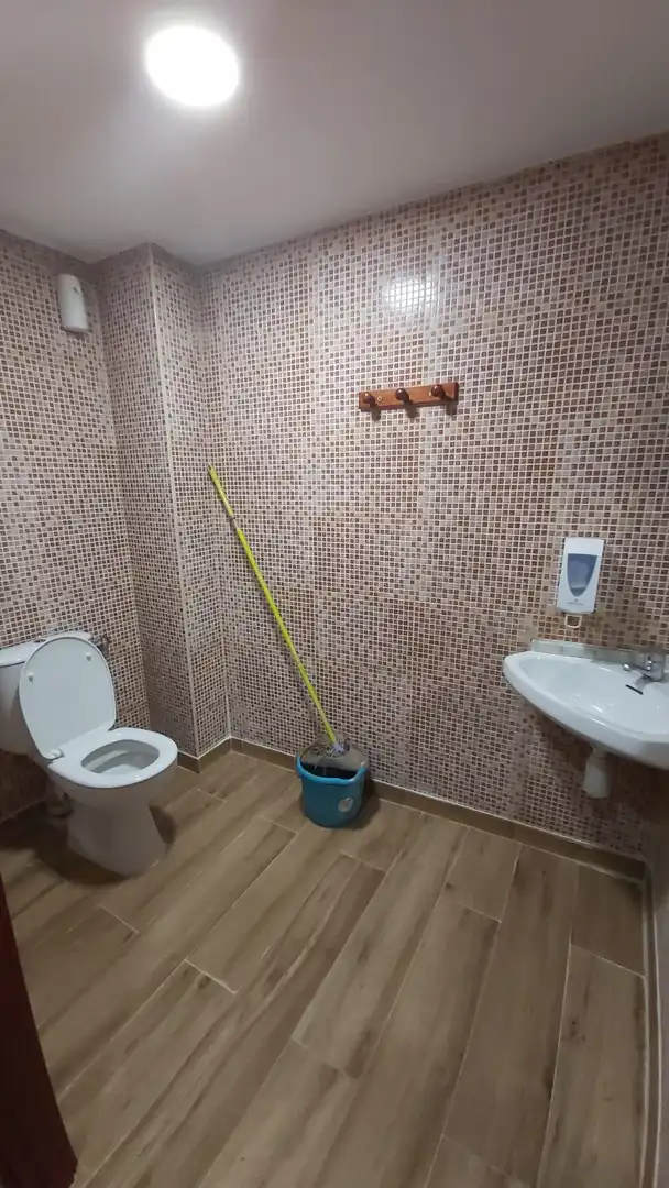 Baño de Local en venta en Cerdanyola del Vallès con Aire acondicionado