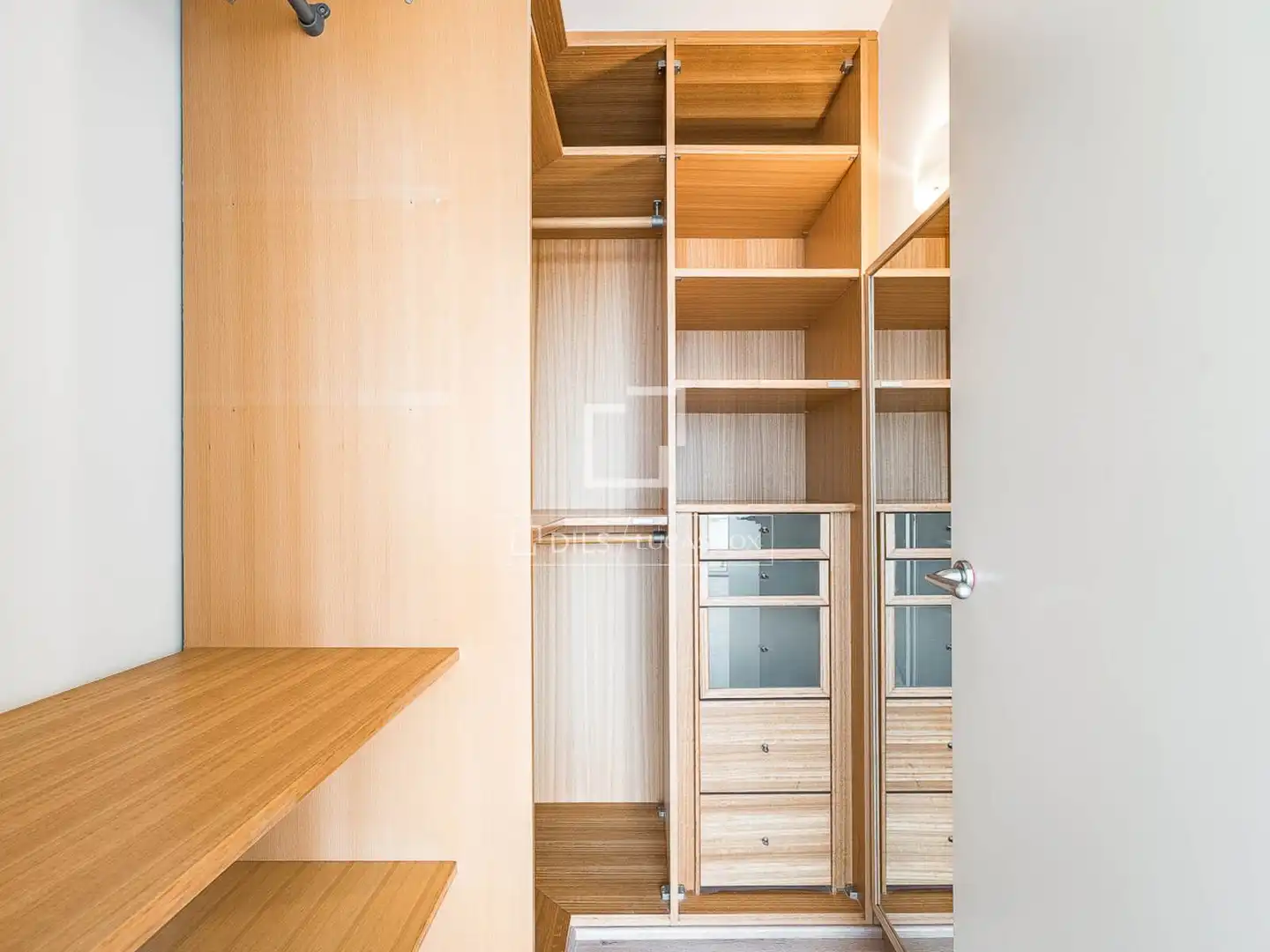 Schlafzimmer von Wohnung zum Verkauf in Barcelona mit Klimaanlage, Heizung und Abstellraum