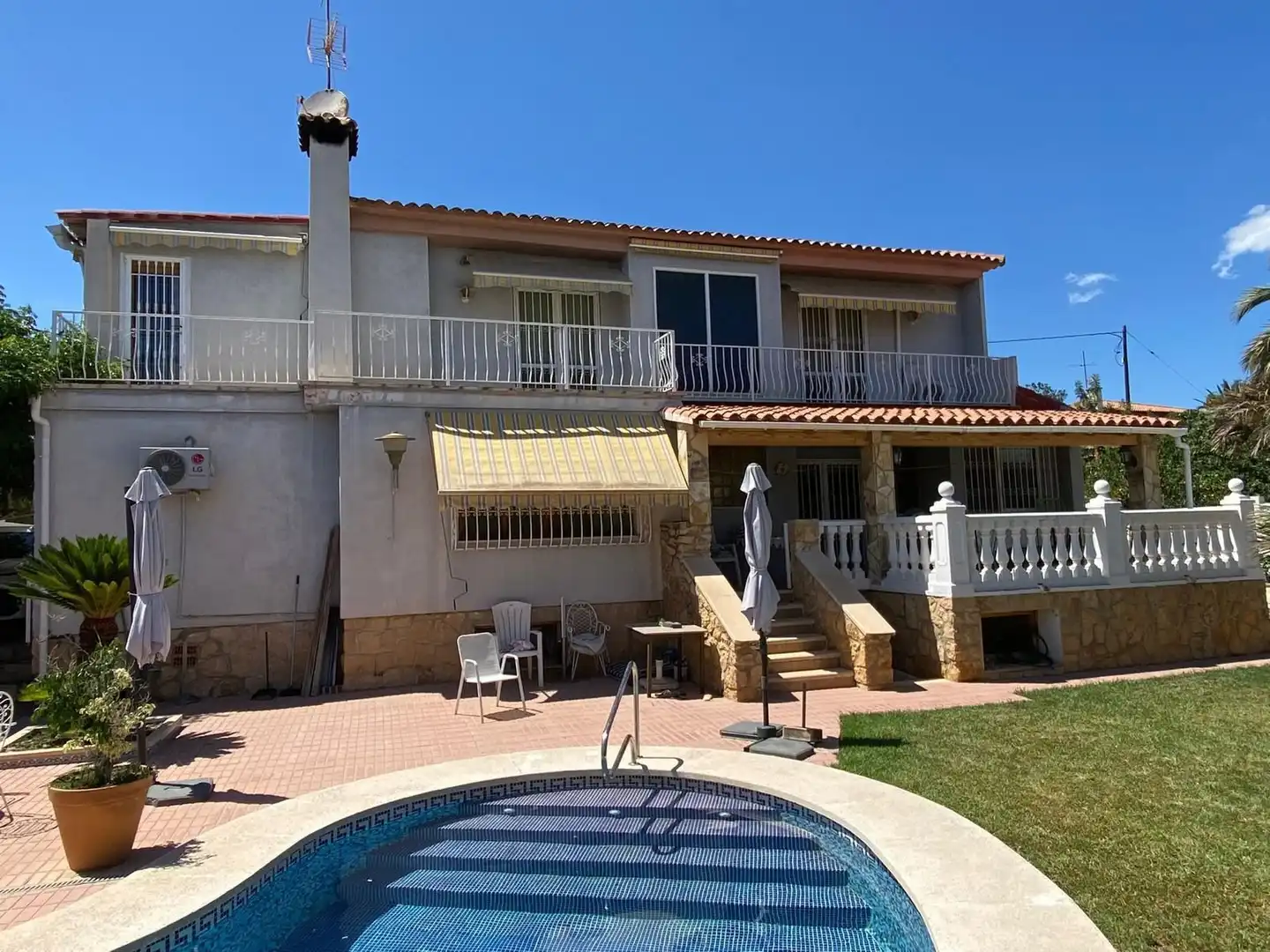 Vista exterior de Casa o chalet en venta en La Nucia con Aire acondicionado, Calefacción y Jardín privado