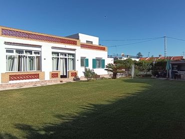 Xalet amb jardí en venda a Calle Calle Bolig