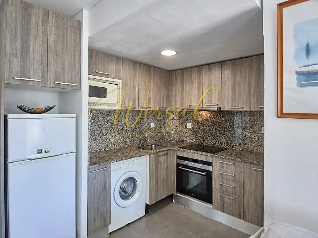 Cuina de Apartament en venda en Salou amb Piscina comunitària