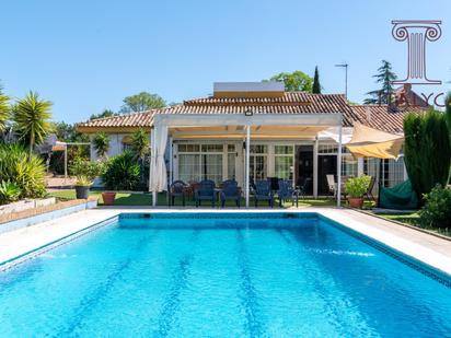 Swimming pool of House or chalet for sale in Palomares del Río  with Heating, Private garden and Parquet flooring