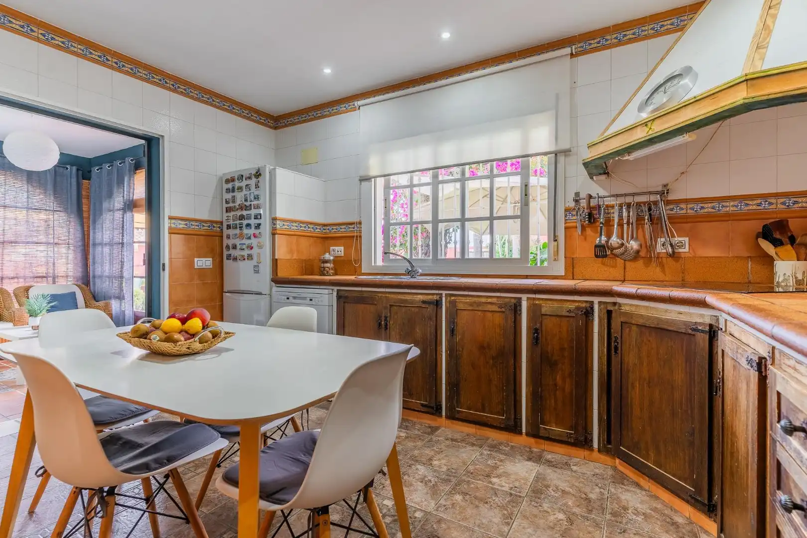 Cocina de Casa o chalet en venta en Chiclana de la Frontera con Jardín privado, Trastero y Piscina