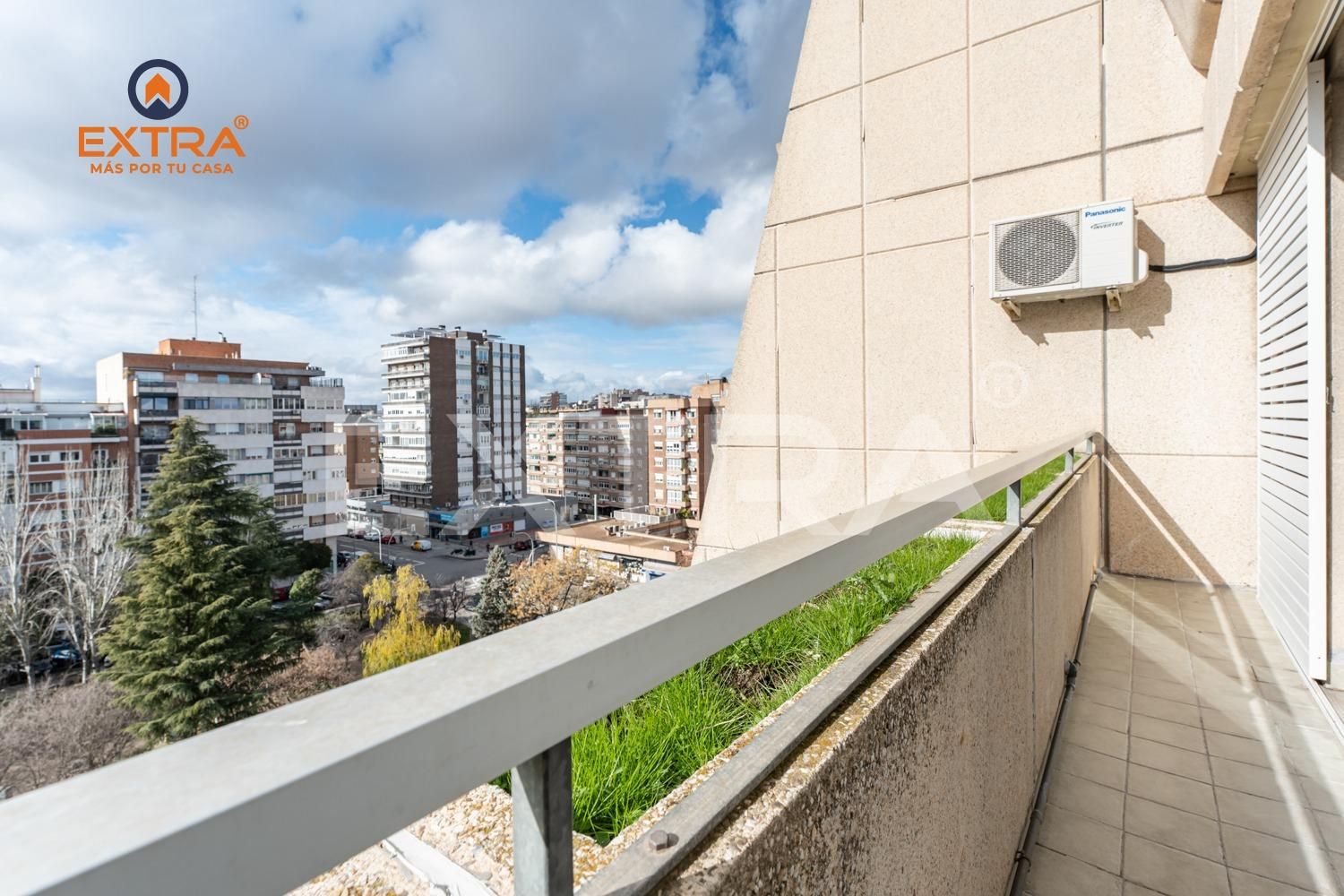 Vista exterior de Pis de lloguer en  Madrid Capital amb Aire condicionat, Jardí privat i Terrassa