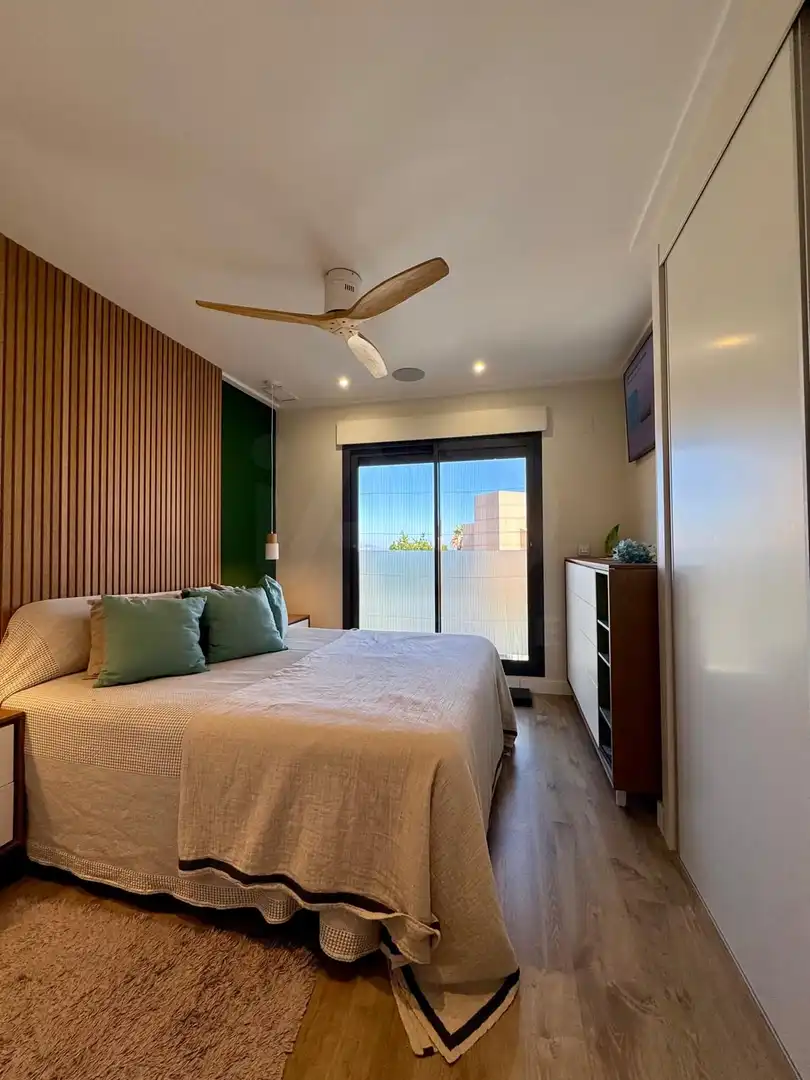 Habitación de Casa adosada en venta en El Campello con Aire acondicionado, Calefacción y Terraza