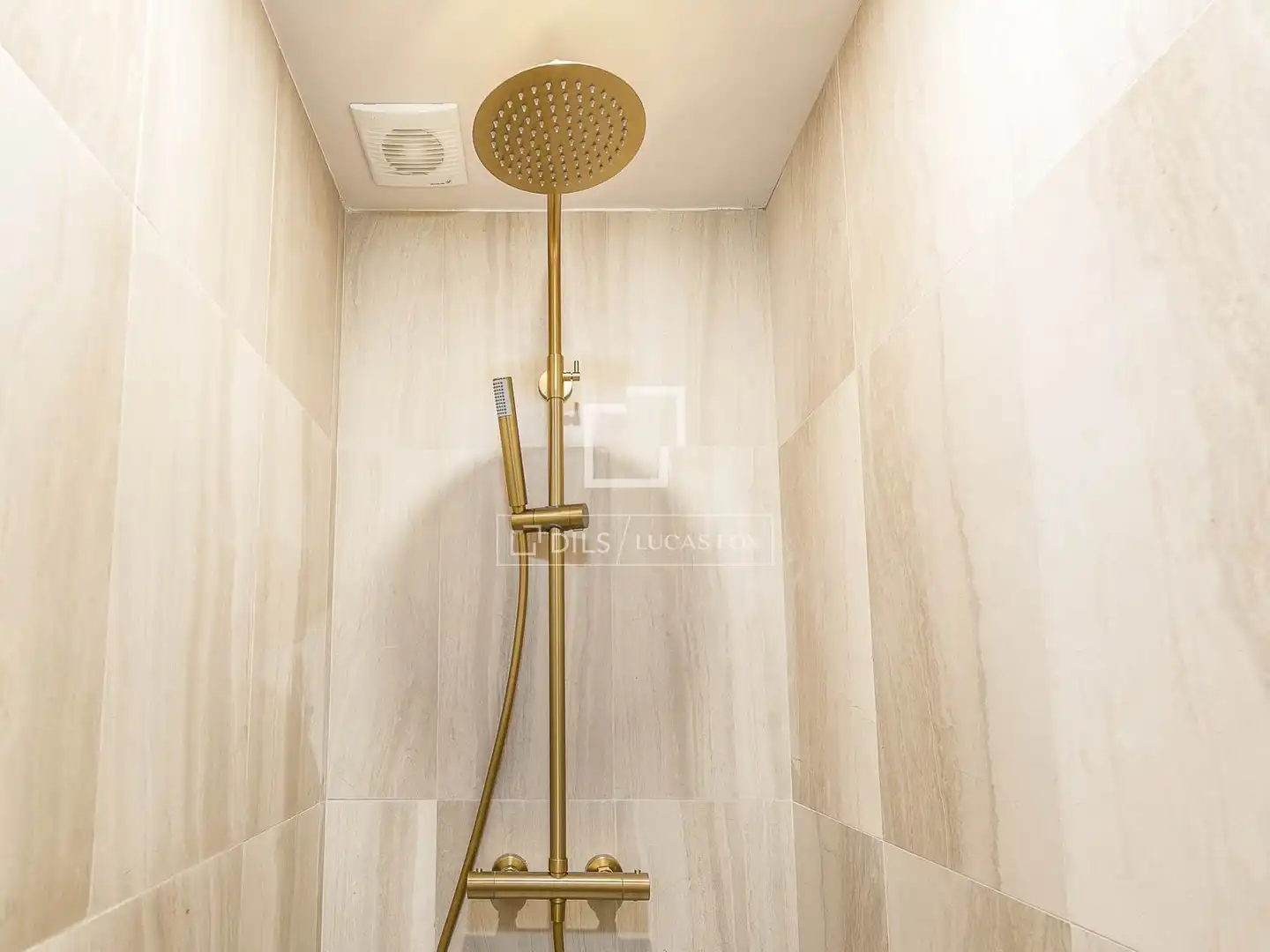 Baño de Piso en venta en Barcelona con Aire acondicionado y Terraza