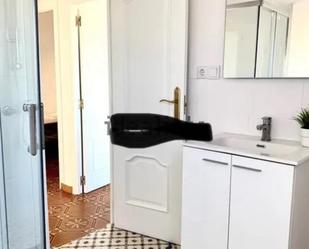 Bathroom of Flat to rent in  Granada Capital  with Air Conditioner and Furnished