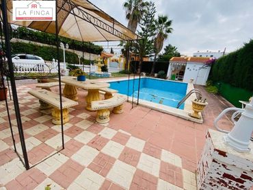 Casa amb piscina en venda a Puerto de la Torre - Atabal